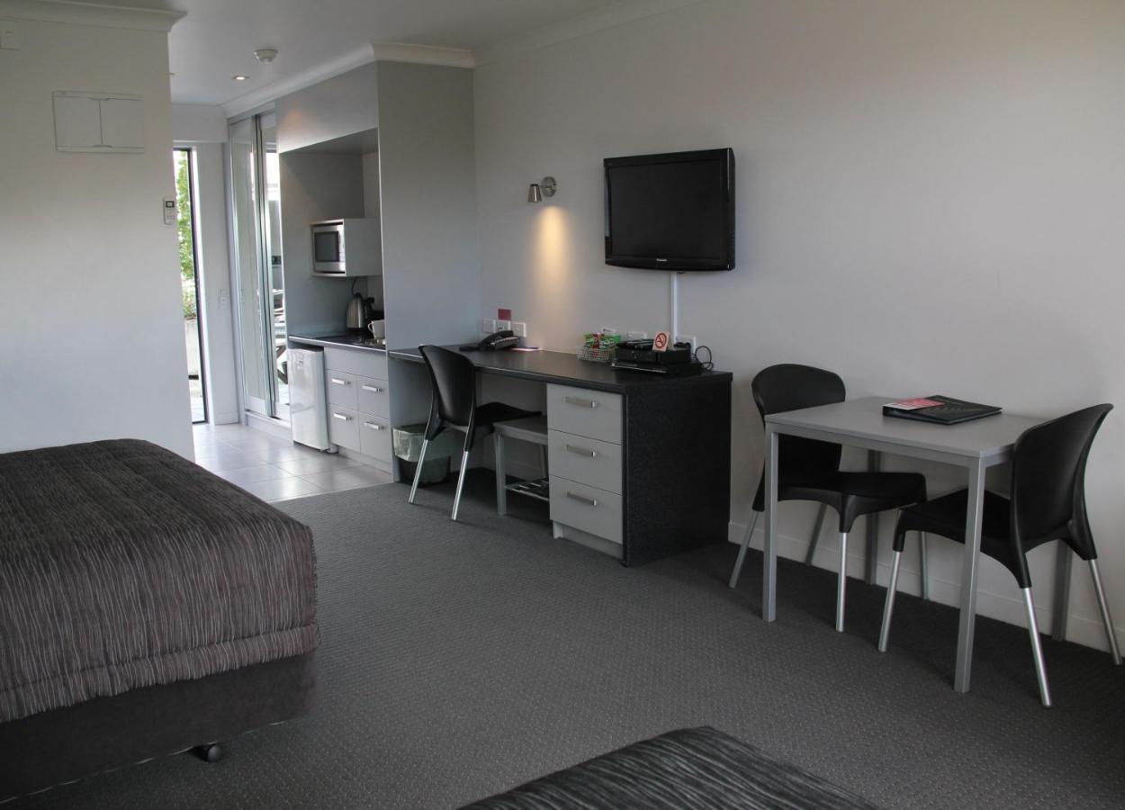 Pukekura Motor Lodge New Plymouth Eksteriør bilde A typical studio apartment