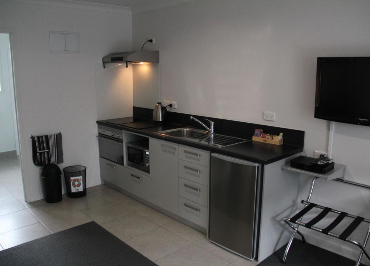 Pukekura Motor Lodge New Plymouth Eksteriør bilde A kitchenette in a hotel